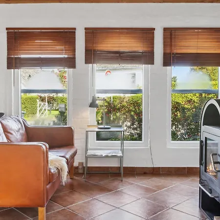 Stunning In With Kitchen 펜션