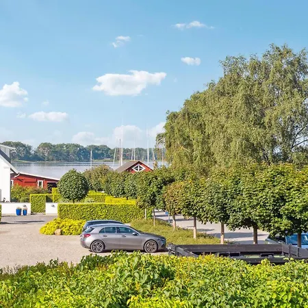 Stunning In With Kitchen 펜션 Askeby