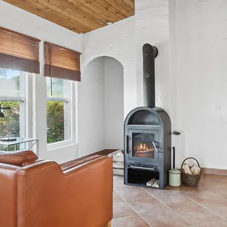 Stunning In With Kitchen 펜션 Askeby